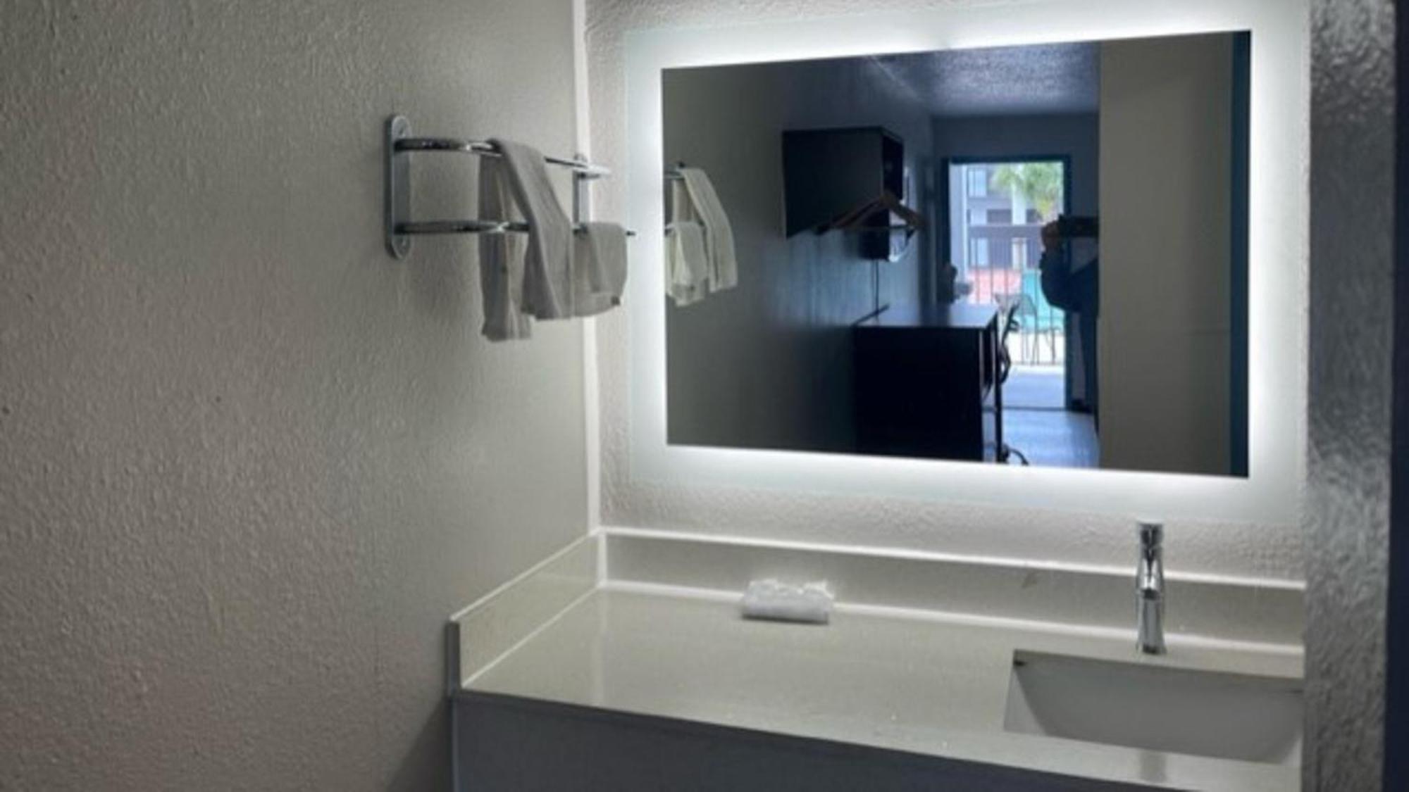Motel 6 Baton Rouge East, La I12 מראה חיצוני תמונה